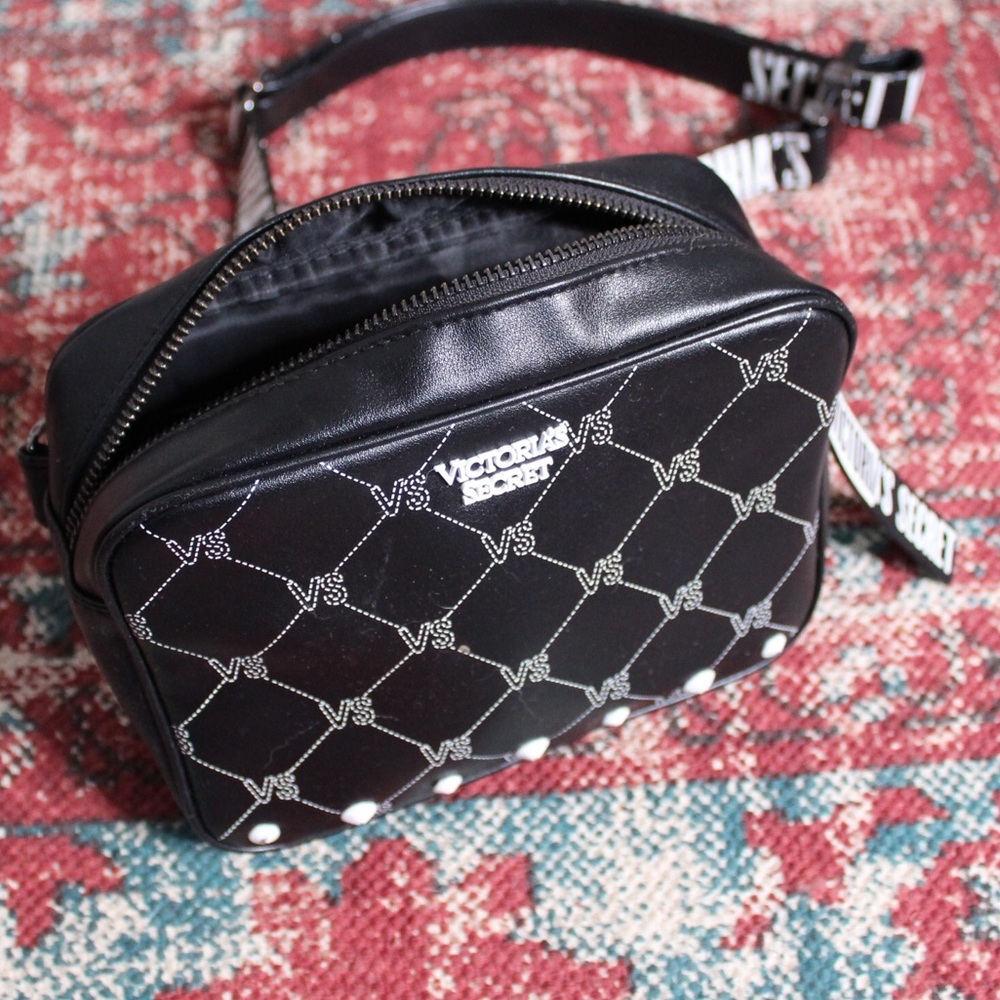 Victoria’s Secret belt bag! Minimalist bag.